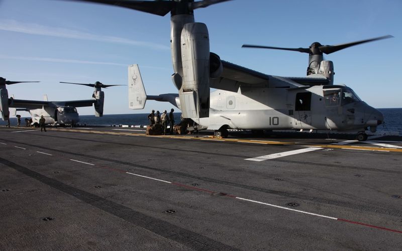 File:Вертолета класса AH-1.jpeg