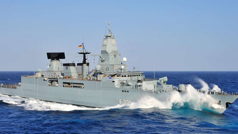 Datei:Fregatte-hessen-der-sachsen-klasse-auf-see.jpg