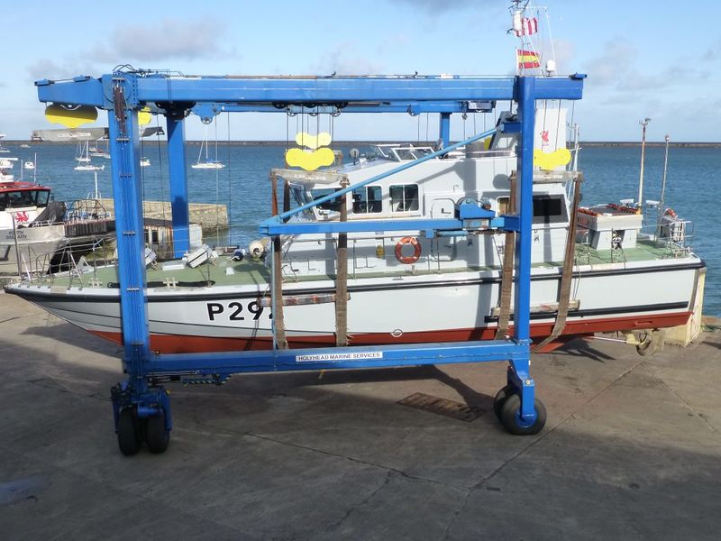 Plik:HMS Charger 68.jpg