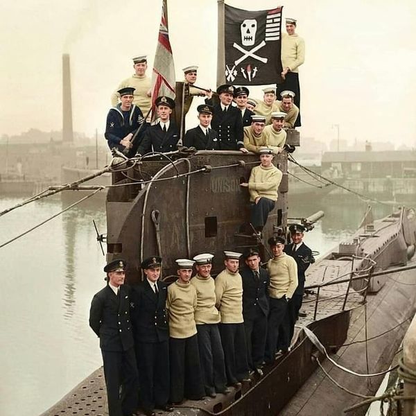 Plik:Jolly roger HMS Unison.jpg