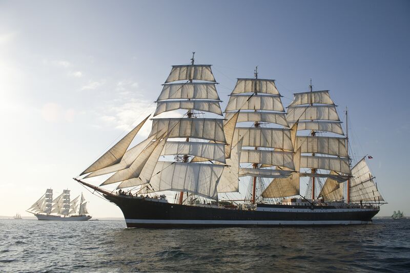 Datei:28-4120869-sedov-and-cuautemoc-.jpg