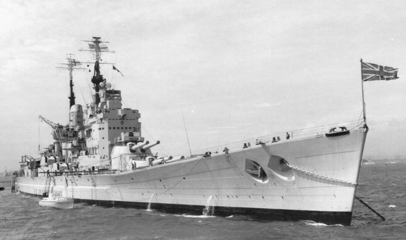 Datei:Vanguard at anchor.jpg