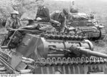 180px-PzKpfw_III_Panzerbefehlswagen_(command_tank)_III_ausf_E_or_F_in_Greece,_fitted_with_a_37_mm_gun_and_two_coaxial_machine_guns_(1940.jpg