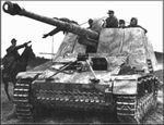 Nashorn, note the commander taking notes from the currier.jpg