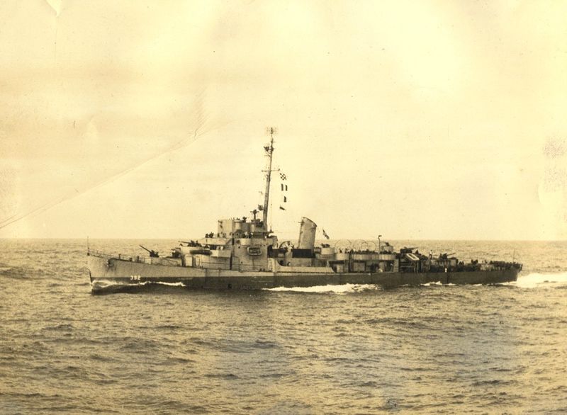 File:USS Merrill (DE 392).jpg