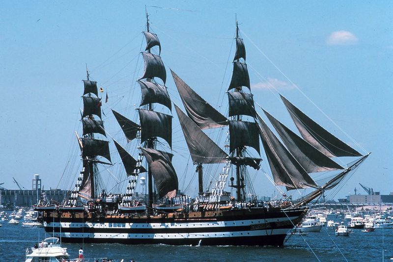 Plik:Amerigo vespucci 1976 nyc aufgetakelt.jpg