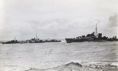 Right_to_left-_HMS_Nonpareil,_HMS_Offa_and_HMS_Norseman_at_Scapa_Flow-25-June_1942.jpg