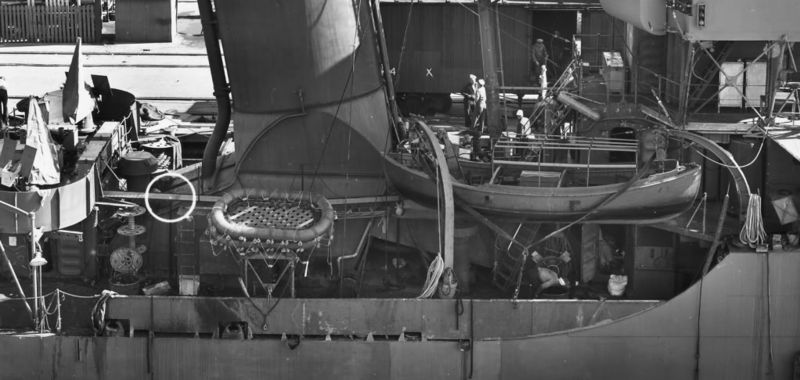Arquivo:DD406StackCloseup-19Mar43.jpg