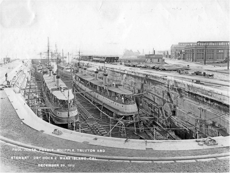 Plik:USS Whipple Mare.jpg