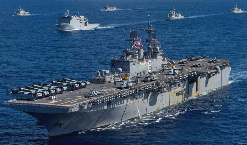 Plik:LHD-6-USS-Bonhomme-Richard-074.jpg