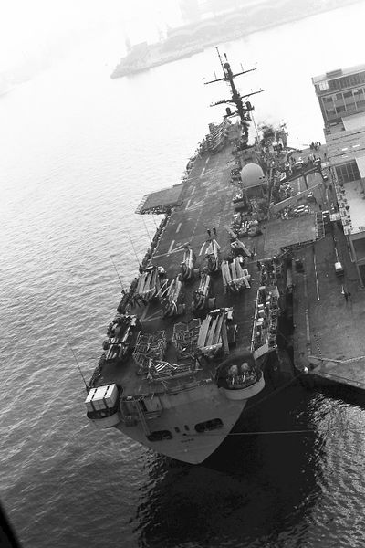 Arquivo:USS Guam (LPH-9).jpeg