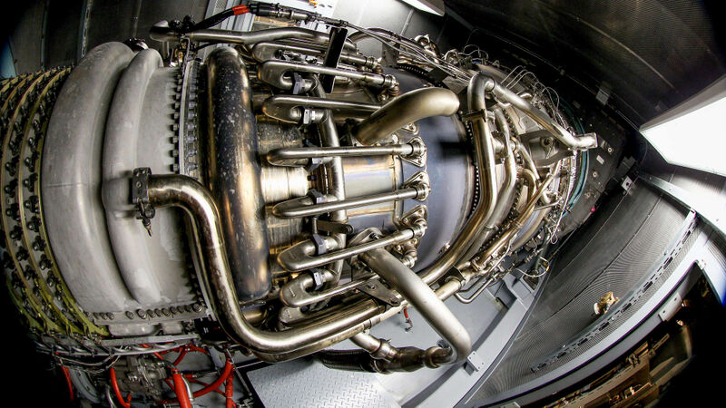 Datei:Gasturbine-der-baden-wuerttemberg-klasse-f125.jpg