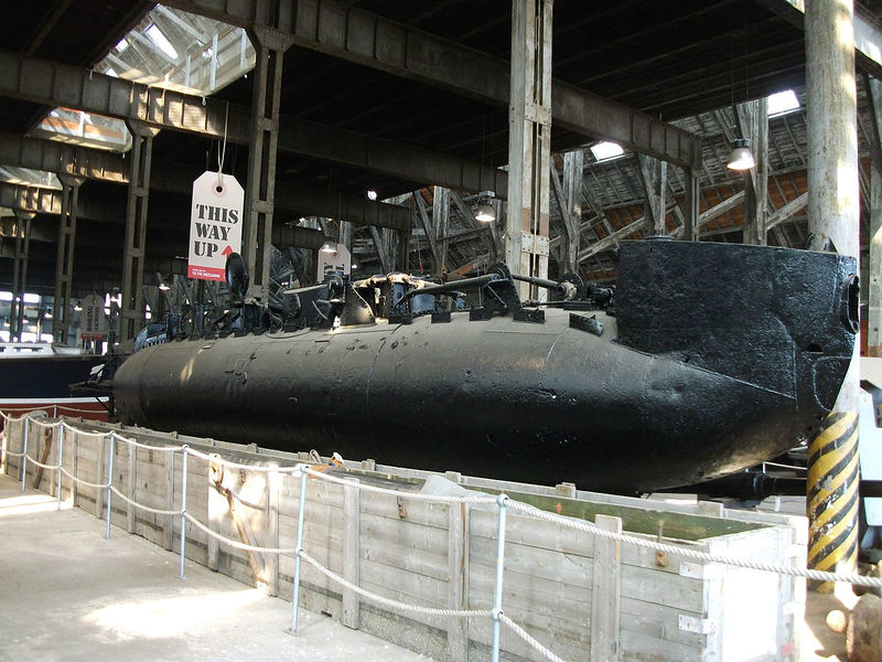 Plik:Hmsxe8sub.jpg
