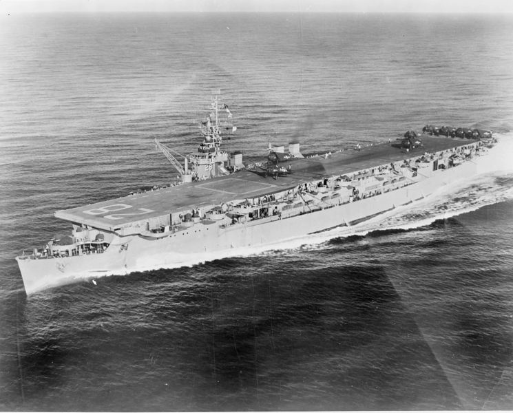 Arquivo:USS Cabot CVL-28 with F6F.jpeg