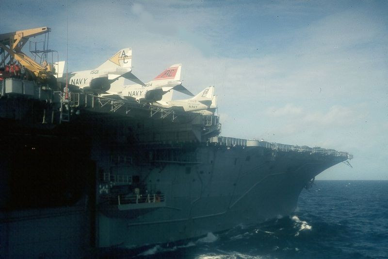 Arquivo:Uss Saratoga 6.jpg
