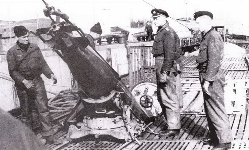 Arquivo:IXC torpedoLoading.jpg