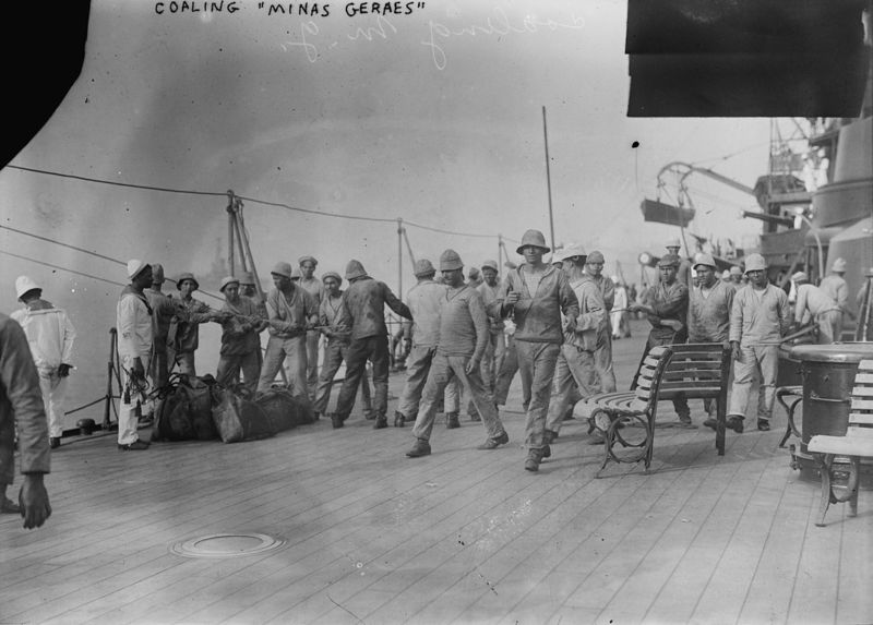 Plik:Sailors taking coal.jpg
