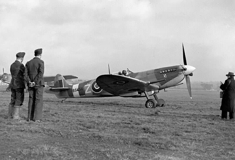 Plik:Spitfire-MkIXc-RAF-306Sqn(2).jpg