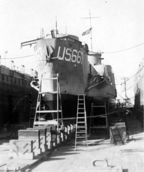 File:USS LCI(L)-667.jpg