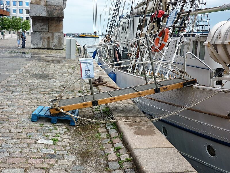 Plik:Gangway-SSS Greif.jpg