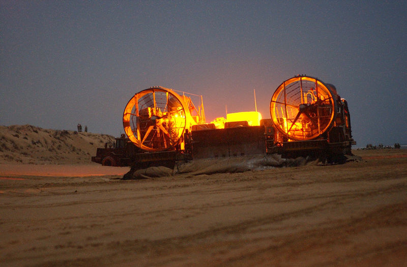 Archivo:US Navy freedom LCAC.jpg