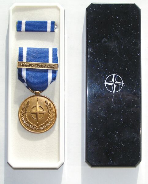 Plik:NATO Medal Yugoslavia.jpg
