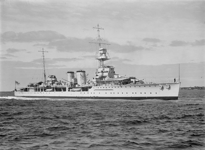 Plik:HMS Danae (1918).jpg