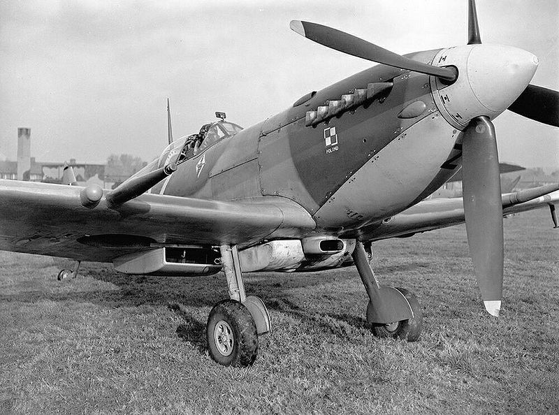 Plik:Spitfire F. IX.jpg