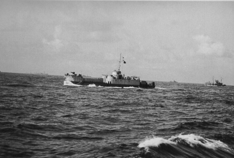 File:USS LCI(L)-945.jpg
