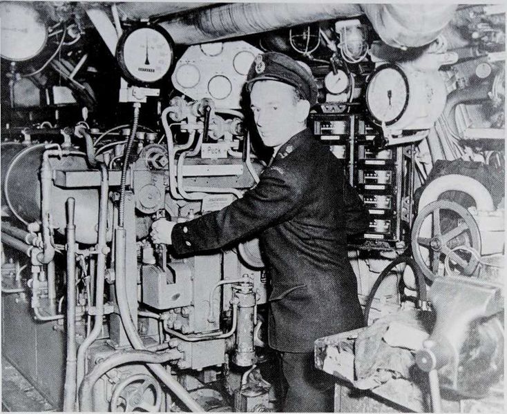 File:Дизельный мотор U-190.jpg