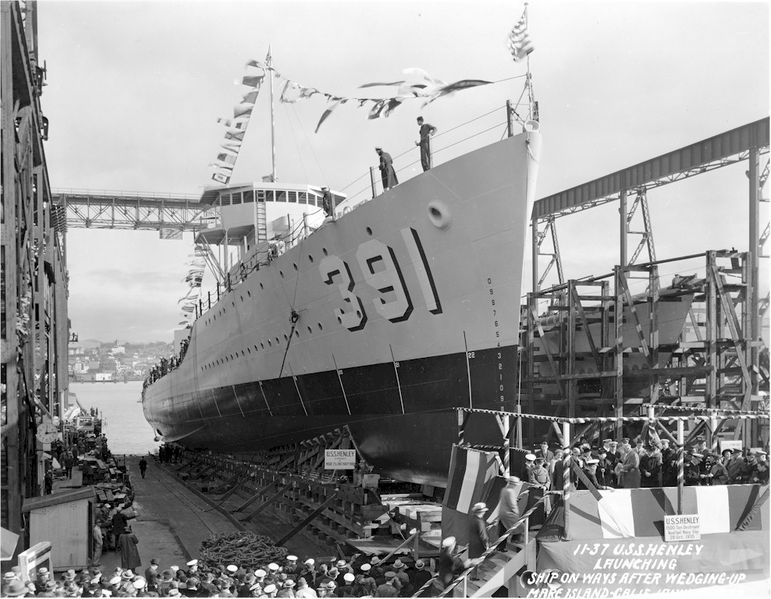 Plik:USS Henley launch.jpg