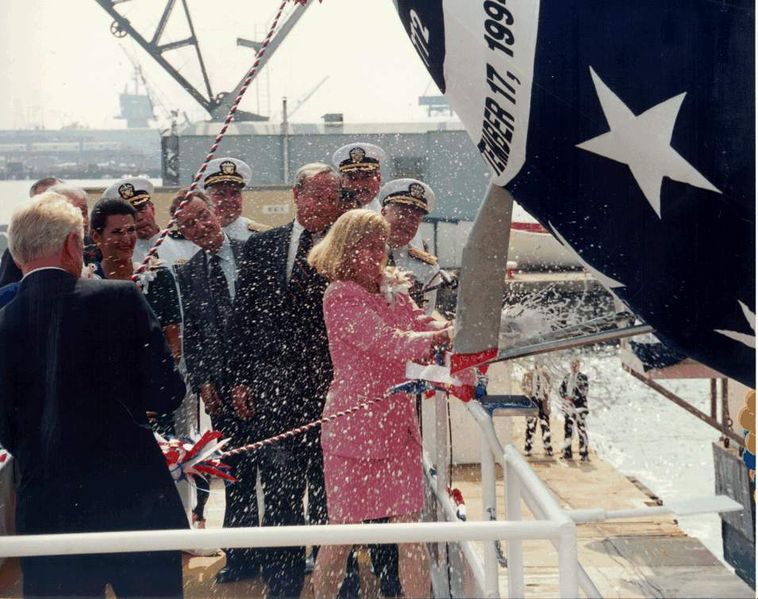 Plik:USS Greeneville launch2.jpg