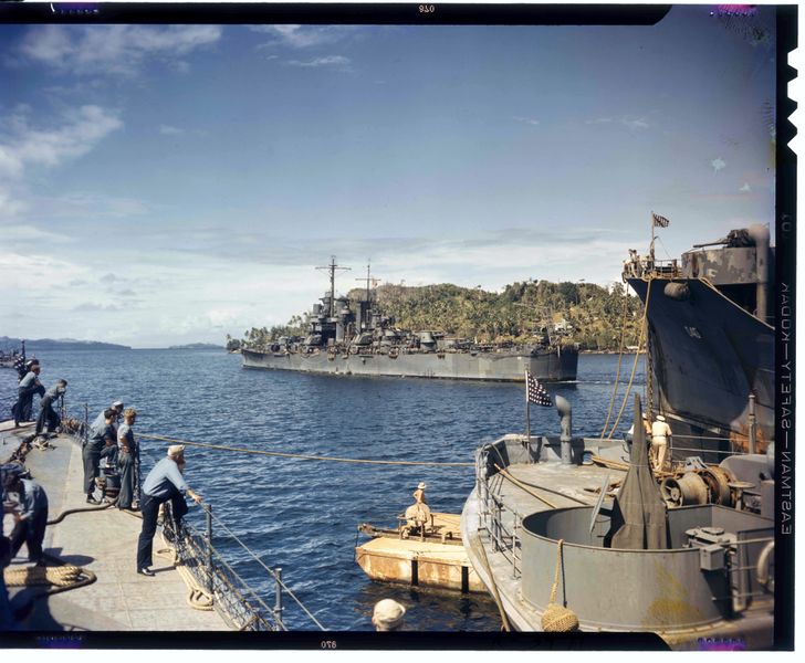 Dosya:USS Saint Louis CL 49.jpg