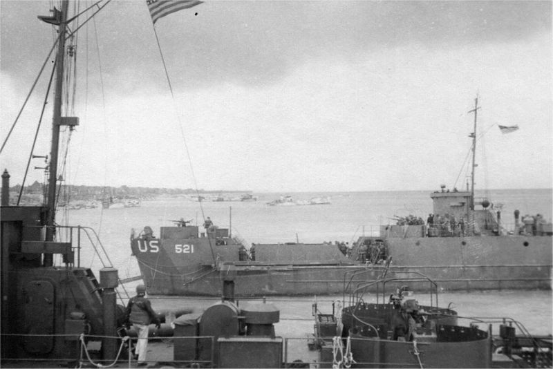 File:USS LCI(L)-521.jpg