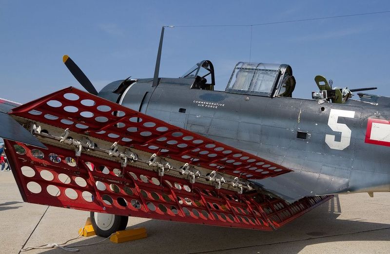 Plik:Dive brakes.jpg