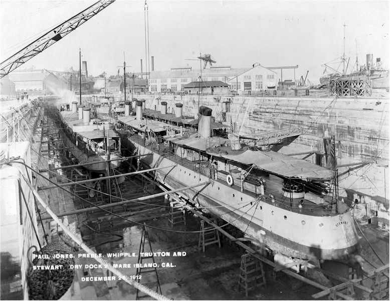 Plik:USS Whipple Mare 2.jpg