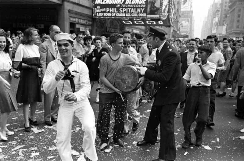 Plik:150803-vj-day-04.jpg