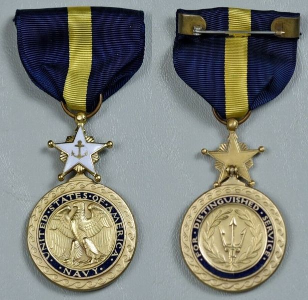 Plik:Navy Distinguished Service Medal 7.jpg