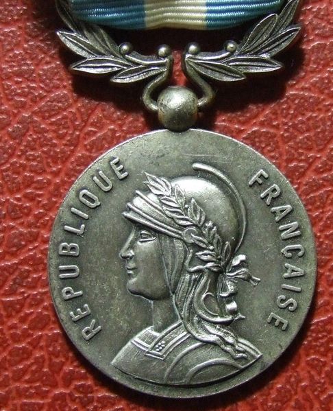 Plik:Médaille Coloniale05.jpg