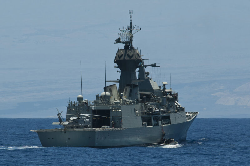 Plik:HMAS Perth during RIMPAC 2012.jpg