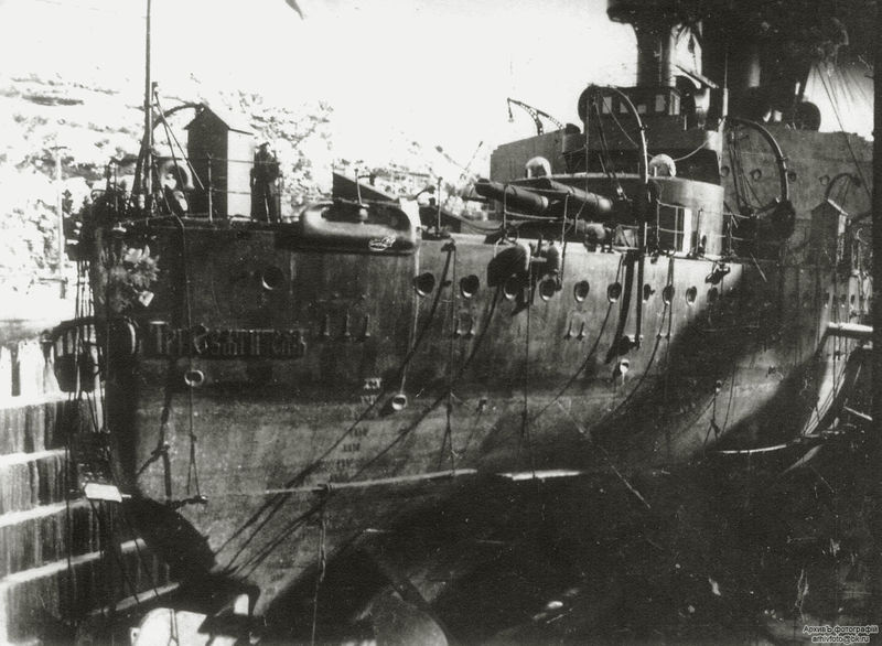 Archivo:Три Святителя в доке Севастополя.jpg