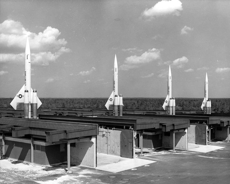 Plik:CIM-10 Bomarc missile battery.jpg