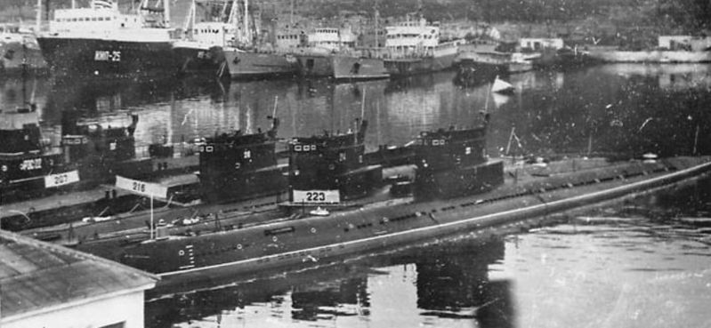 Soubor:Подводные лодки пр613 153й БРПЛ.jpg