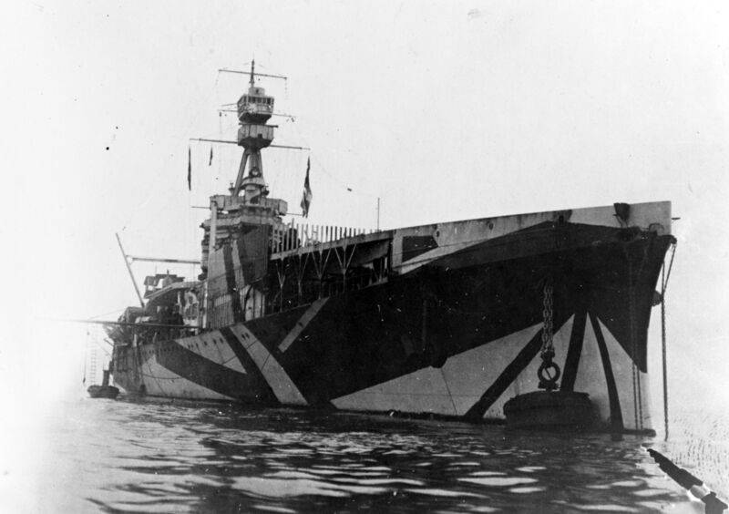 Datei:HMS Furious 22.jpg