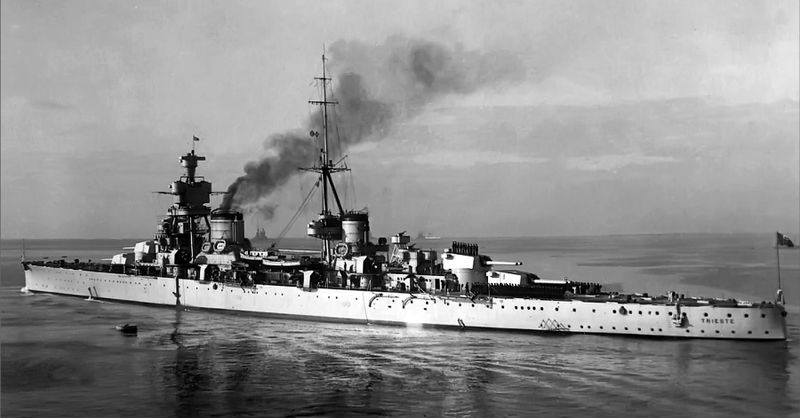 Plik:Trieste arriving in Taranto.jpg