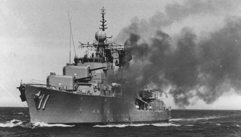 Datei:HMS Daring fire.jpg
