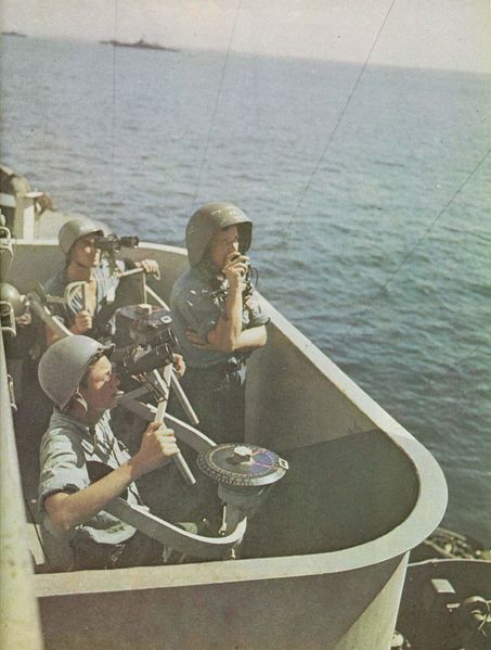 File:West Virginia 1945 наблюдатели.jpg