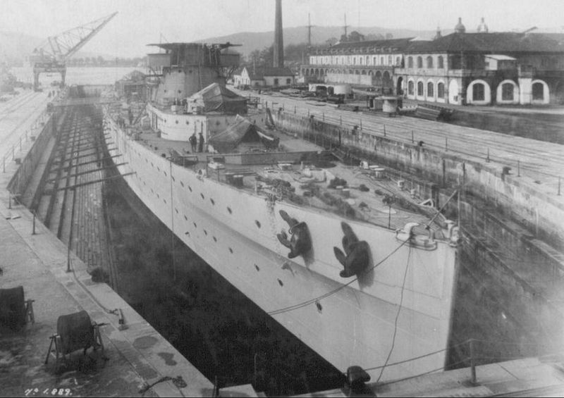 Plik:Canarias-yard.jpg