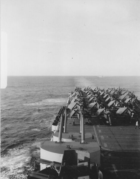Datei:Waspcv18 air group81 24121944.jpg