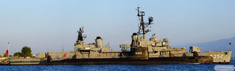 File:Ship and submarine by coexist666-d31kfab.jpg